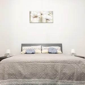 https://decumani-apartments-nel-cuore-di-napoli.hotels-amalfi.com